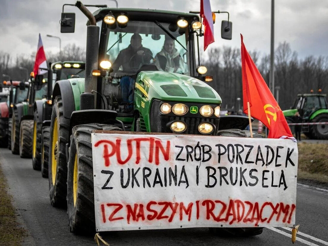 Scandalous banner at the farmers' protest.  Kierwiński's decisive reaction