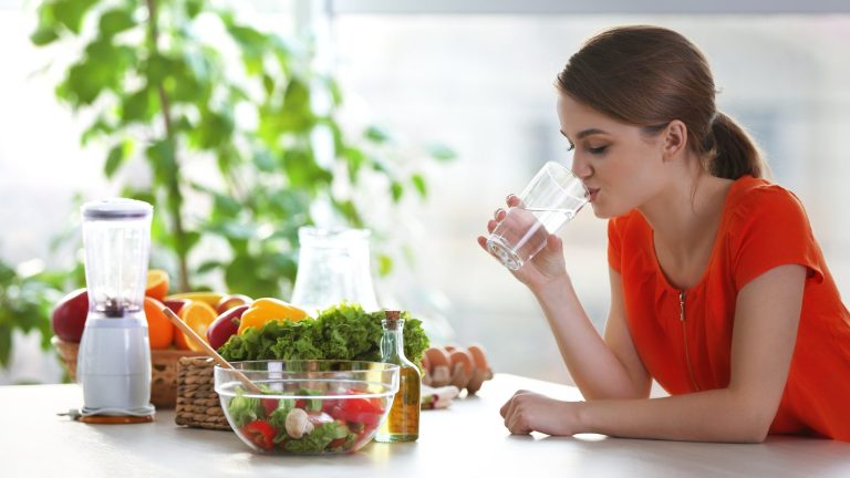 How much water should we drink daily?  A dietitian debunks a popular myth