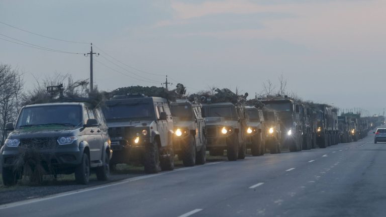 Russia is gathering powerful forces near Kiev.  Putin wants to return to the concept of lightning war?
