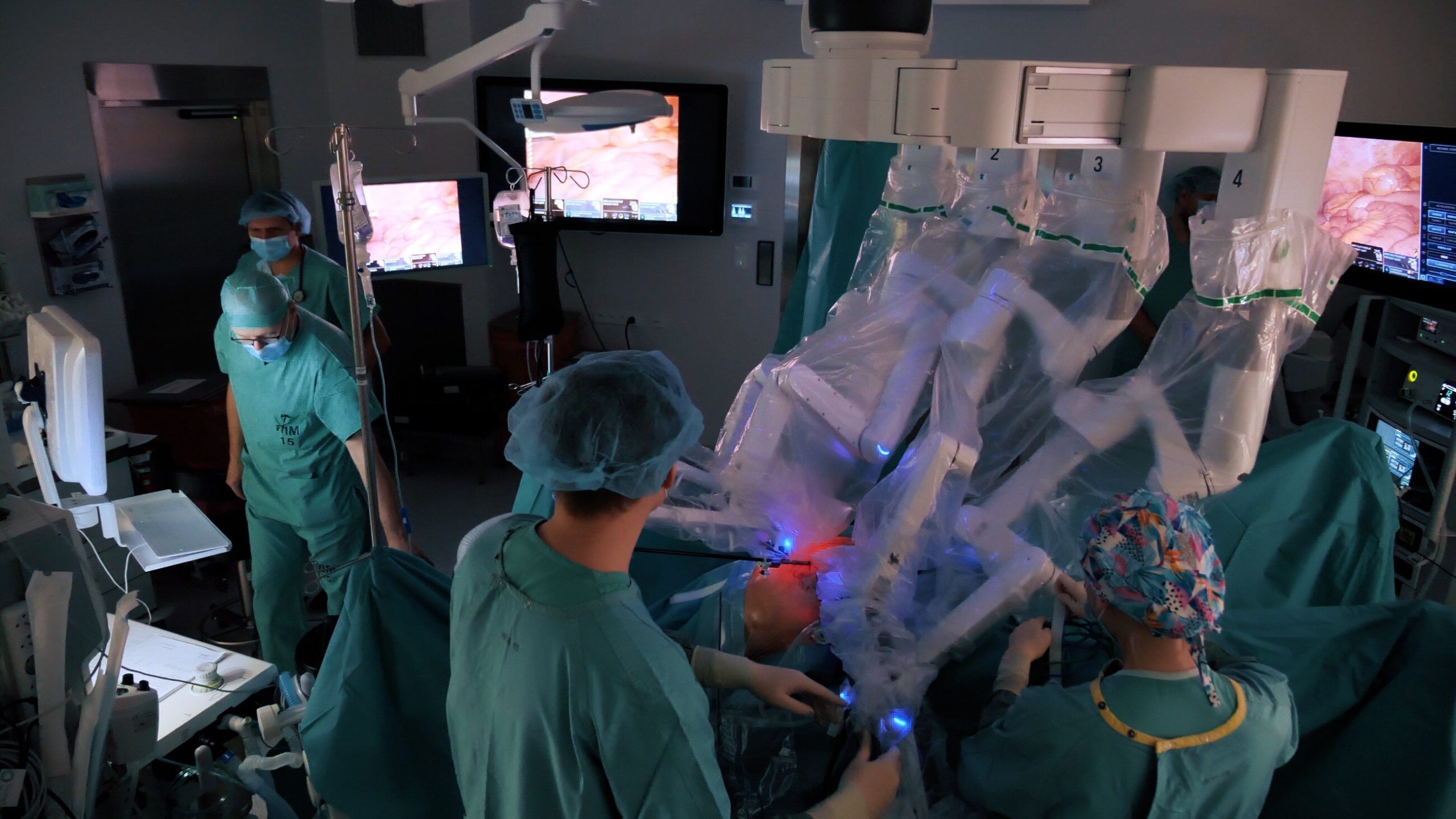 Surgical robots are conquering Poland.  We know the latest data on the number of operations
