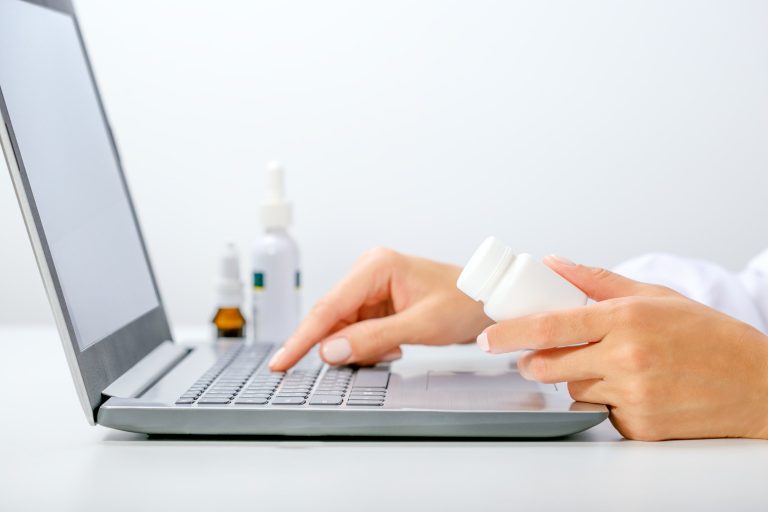 Why are Poles more and more willing to buy medicines online?