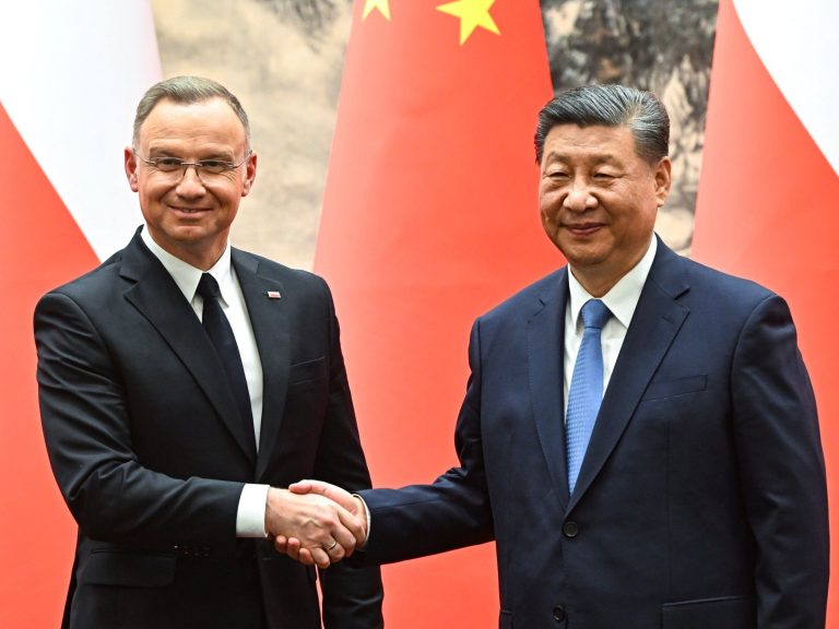 Duda in China, or what the coalition’s ultras are fighting over with PiS psychofans