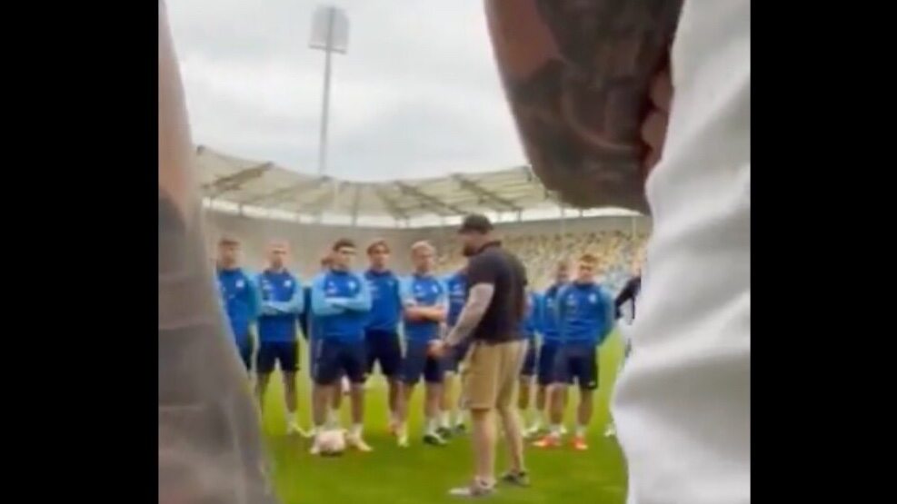 The fans showed up at Arka Gdynia's training.  "Someone who gives ass will be held accountable"