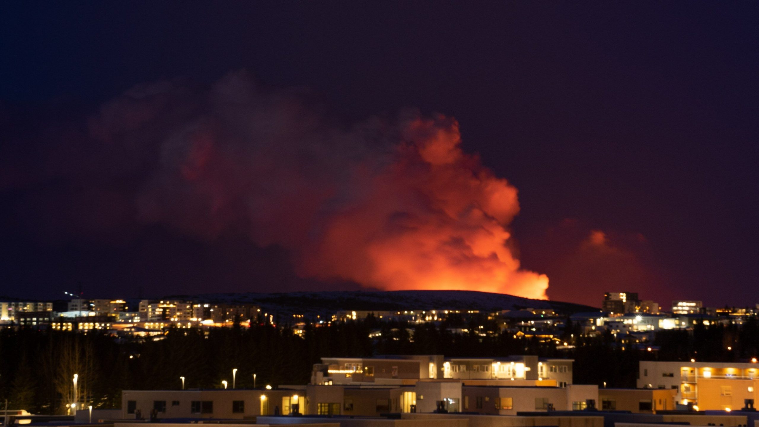 Volcanic eruption in Iceland may threaten flights.  Is it safe to travel here?