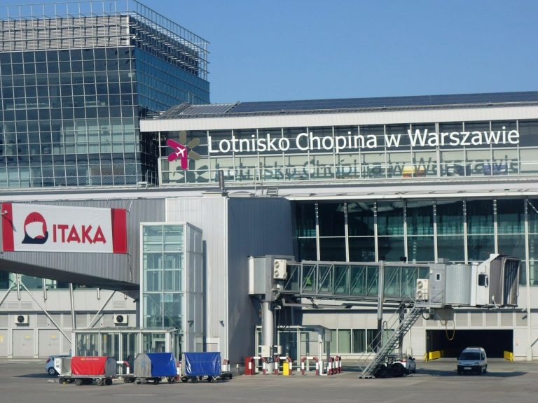 Collision at Chopin Airport involving a LOT Dreamliner