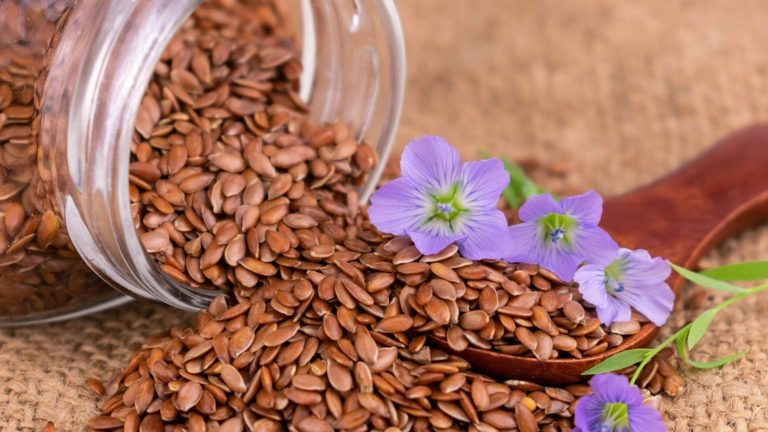 Flaxseed helps me lose weight. I make a delicious metabolism-boosting jelly out of these cheap seeds.
