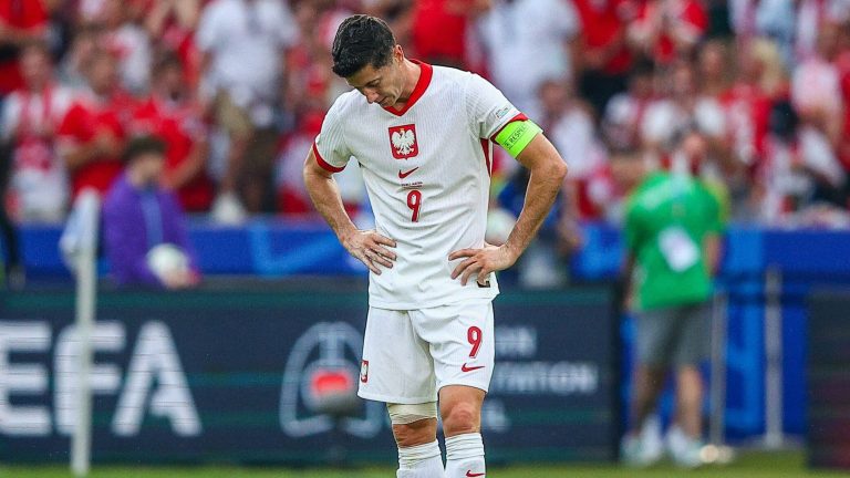 French attack Lewandowski. “The defeat is his fault”