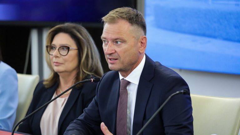 Krzysztof Stanowski took a dig at the Ministry of Sport and Tourism. “Record of hypocrisy”