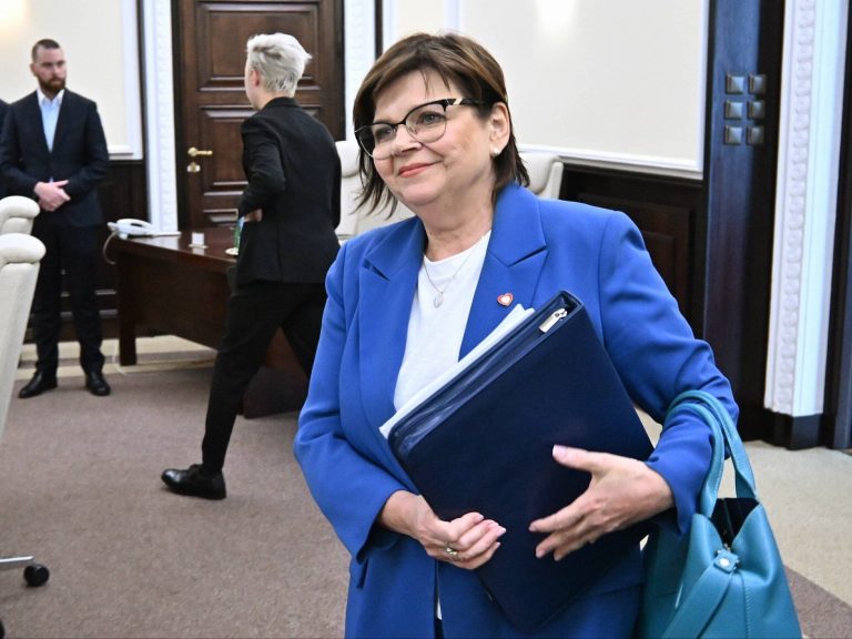 Minister Leszczyna: E-cigarettes, alcohol. “We want to change pathological regulations”